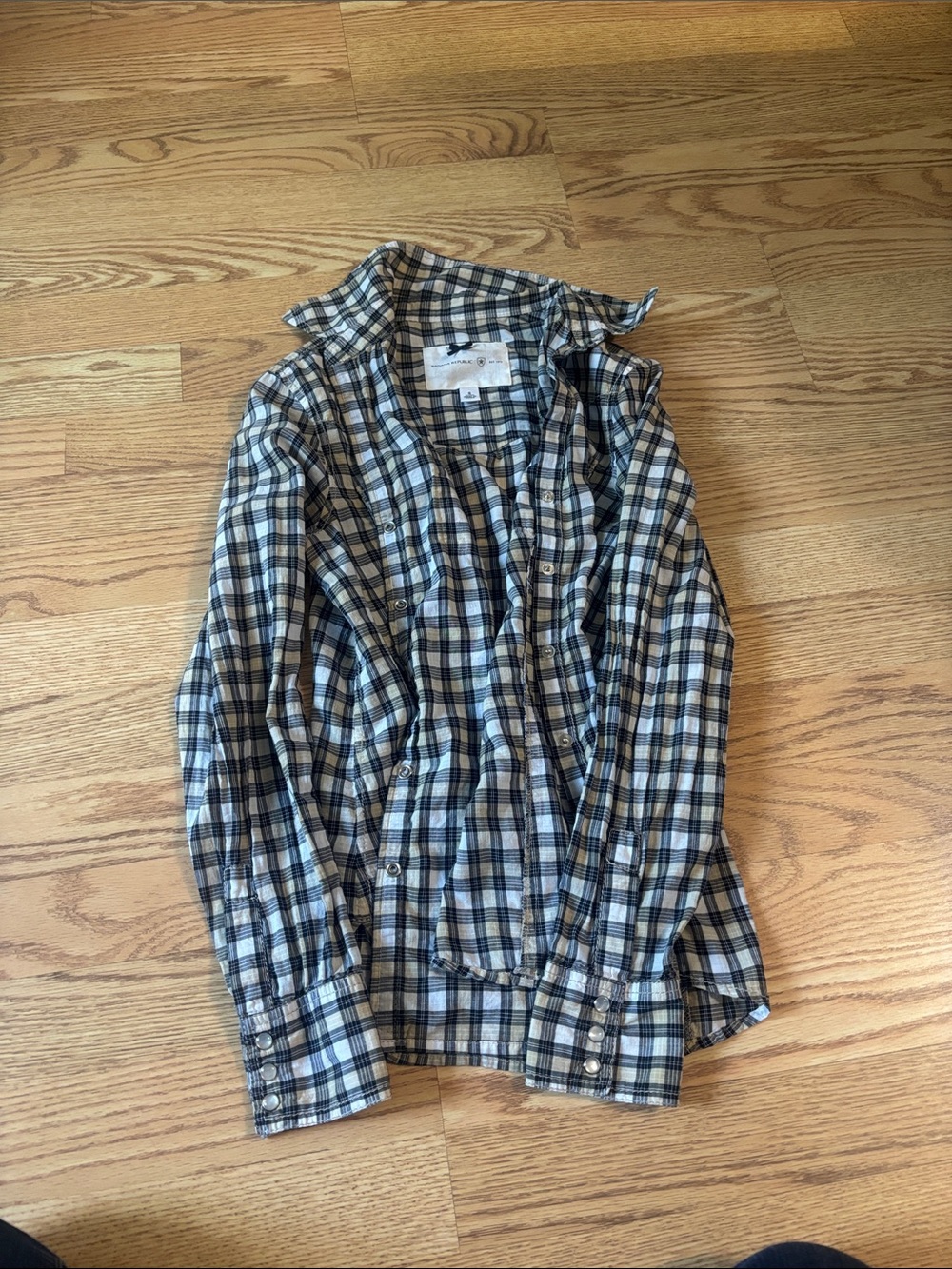 Plaid Button-Up Shirt in black and Cream